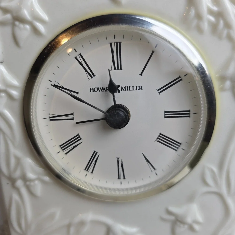 Vintage Howard Miller Ivory Porcelain Floral Clock Gold Roman Numeral Quartz